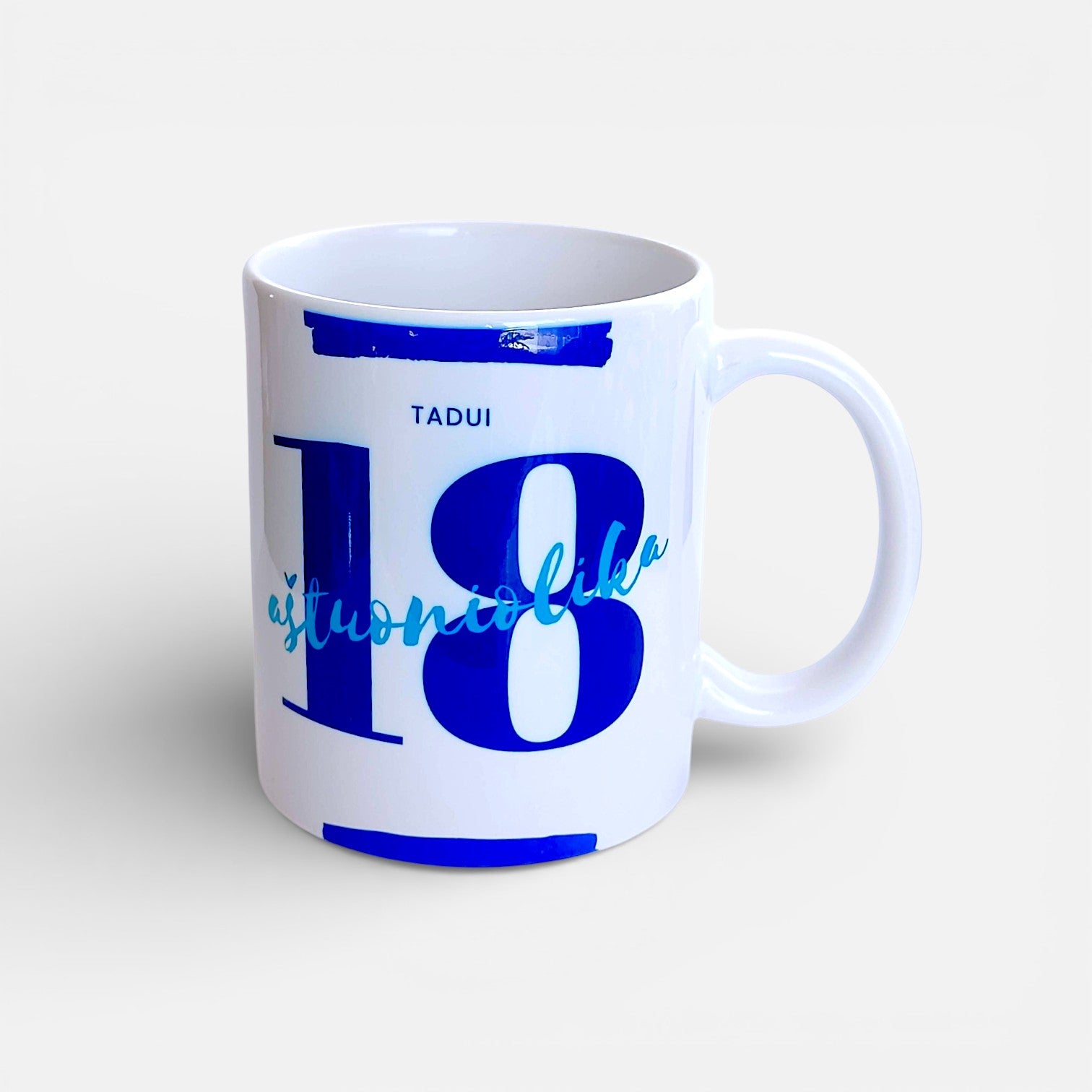 Personalizuotas puodelis „18“ – vardinis 18‑ojo gimtadienio puodelis
