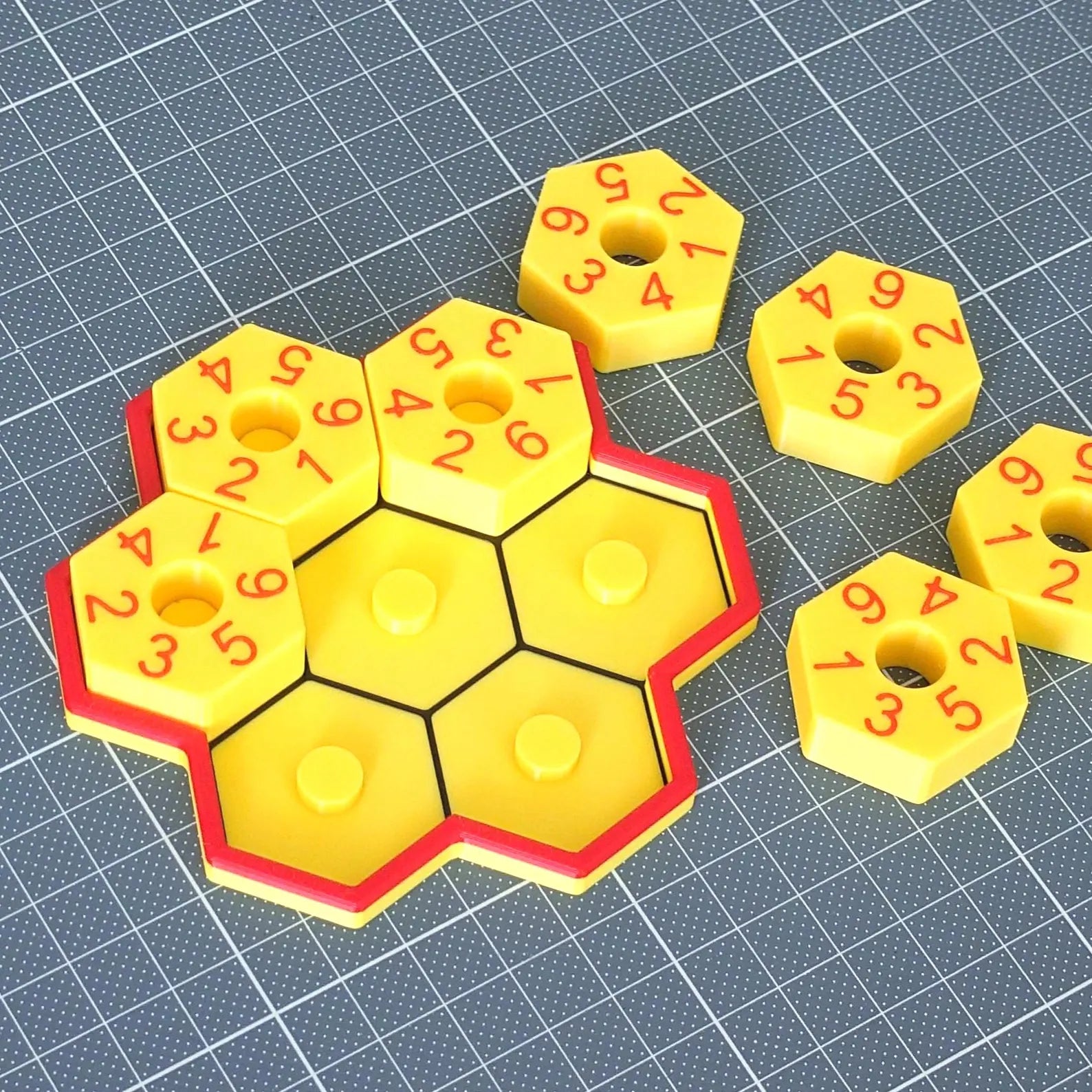 3D spausdintas 7 šešiakampių galvosūkis