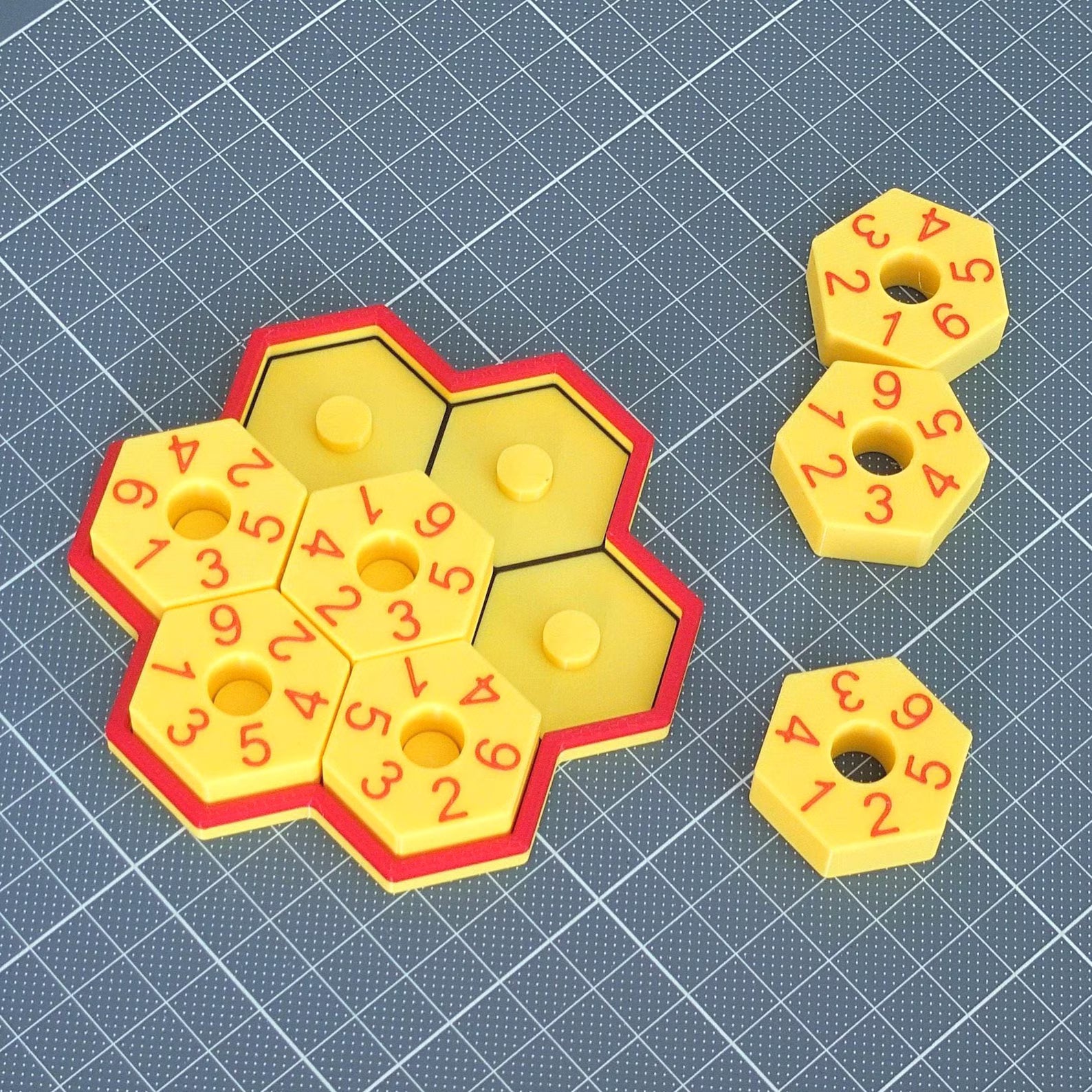 3D spausdintas 7 šešiakampių galvosūkis