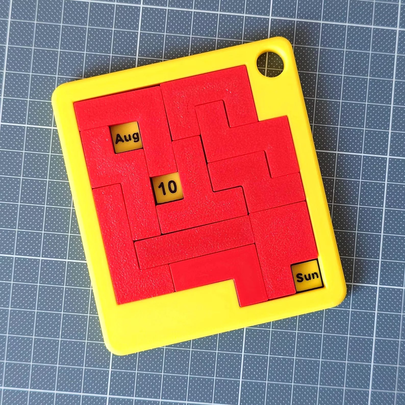 3D spausdintas kasdienis kalendoriaus galvosūkis