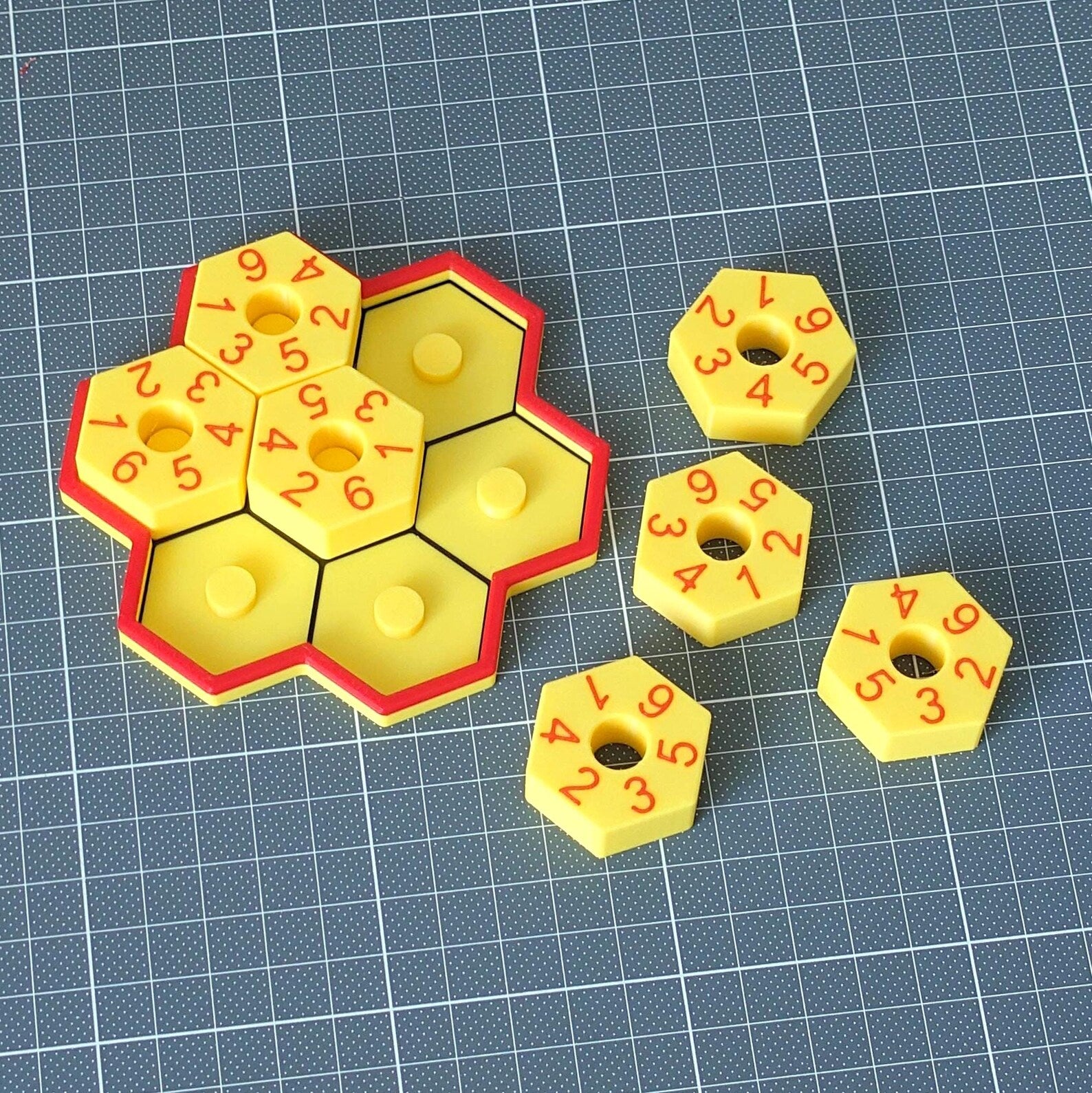 3D spausdintas 7 šešiakampių galvosūkis