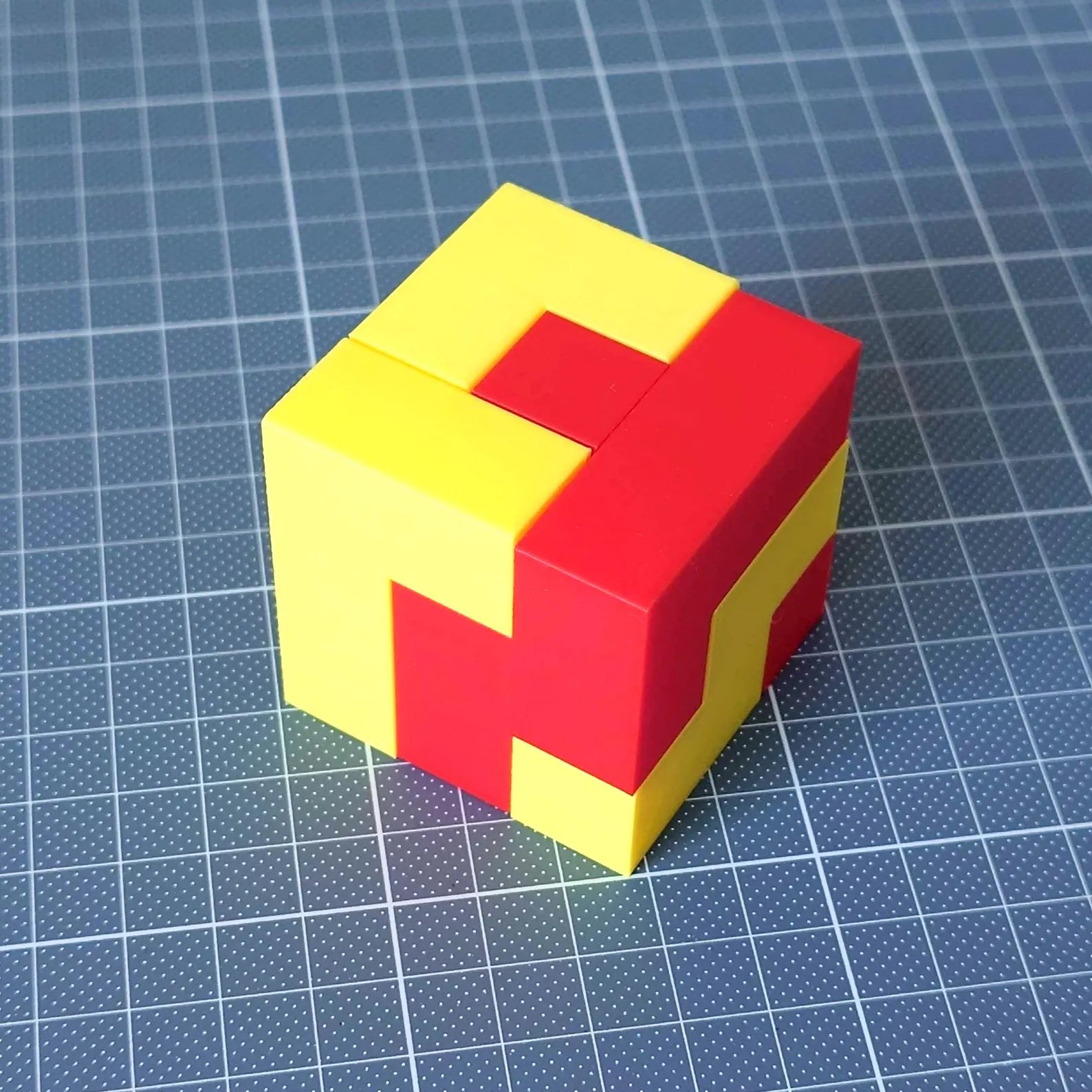 3D spausdintas galvosūkio kubas
