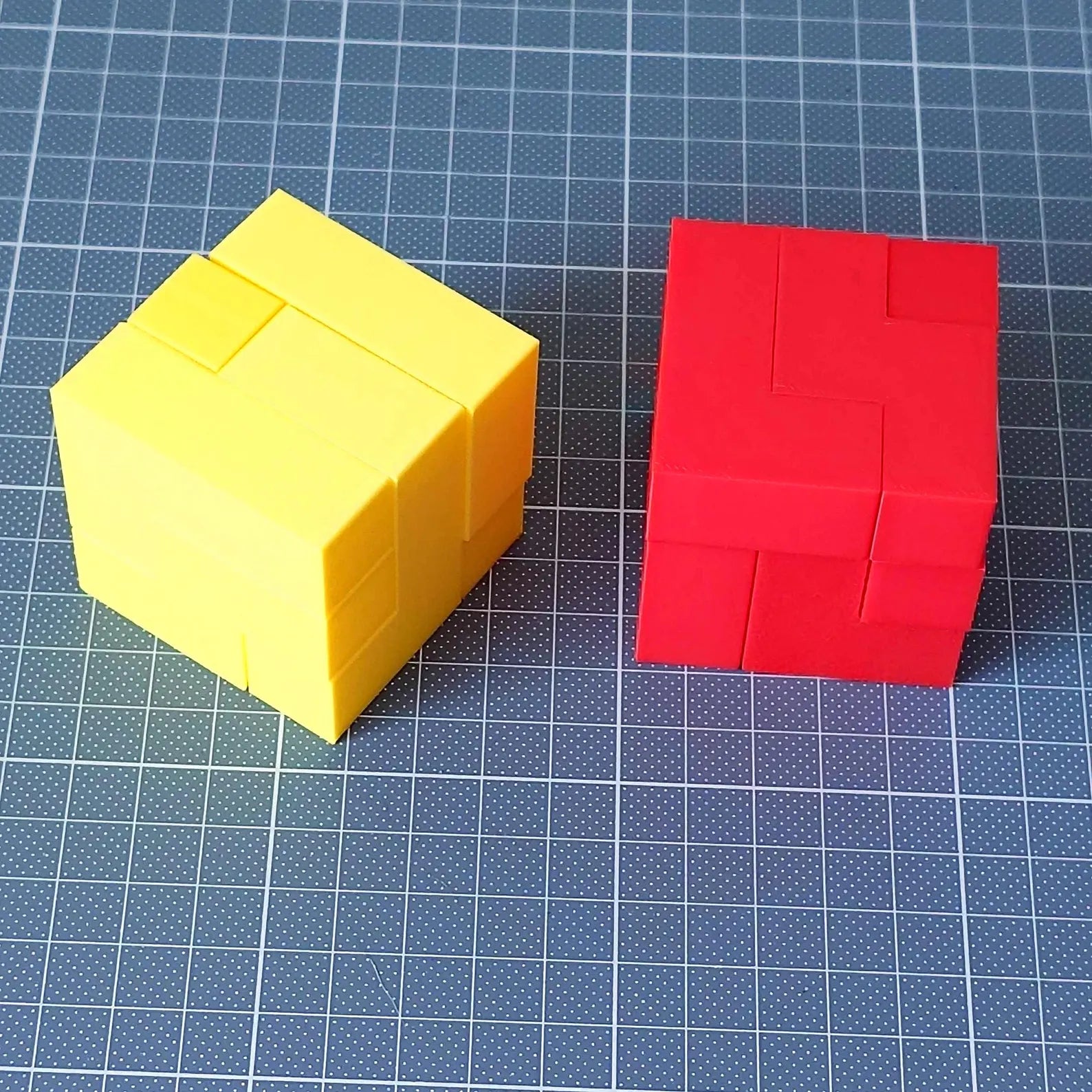 3D spausdintas galvosūkio kubas
