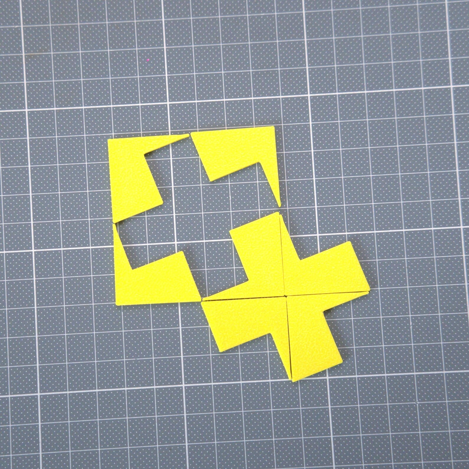 3D spausdintas galvosūkis „Du kryžiai“